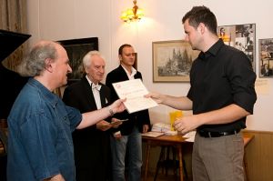 Dyplom otrzymuje Mikołaj Ferenc